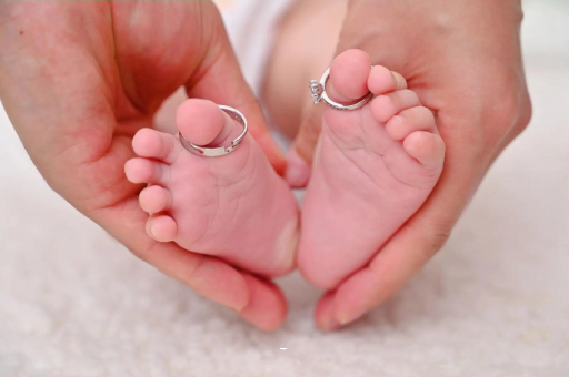 红河宝宝吃奶呕吐